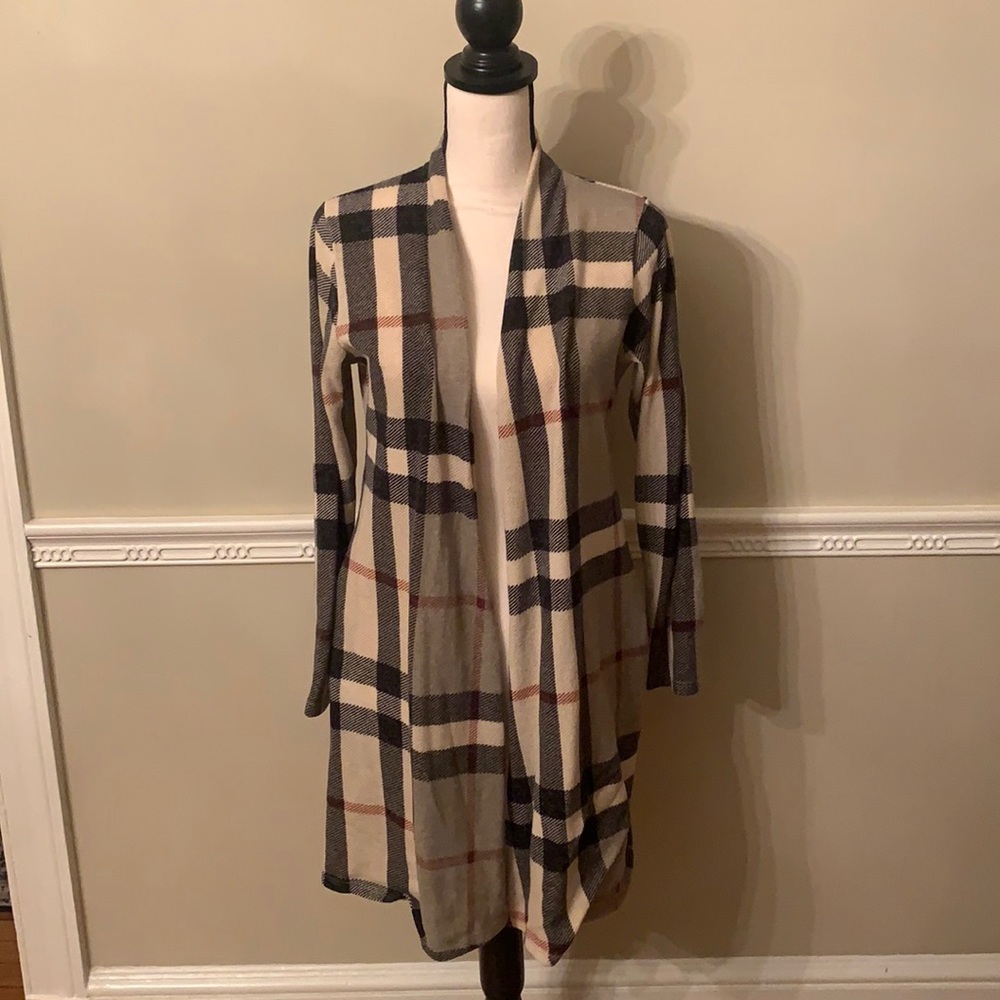 Crepas Cardigan. Size L.